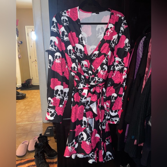 Cool pink skull dress - Picture 3 of 3
